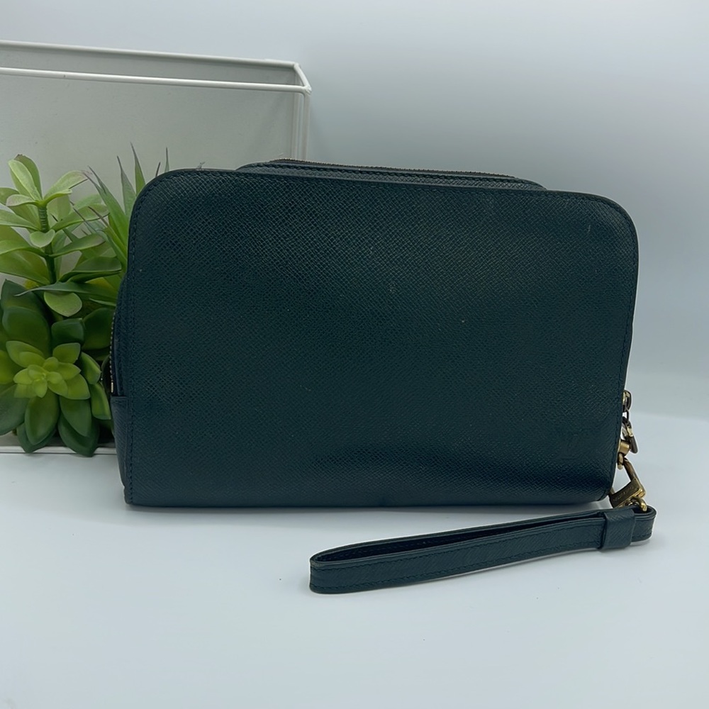 AUTHENTIC Louis Vuitton clutch / wristlet